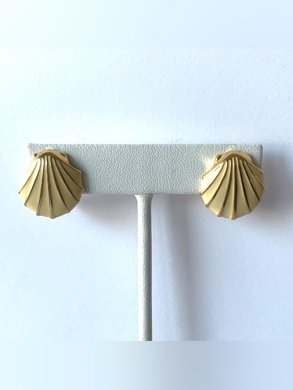 Vintage MONET Shell Earrings Cream and Gold Colored Clip On Gold Tone Metal